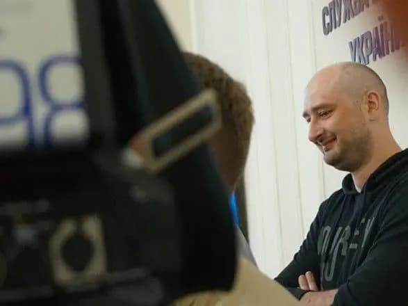 babchenku-ta-yogo-rodini-nadadut-tsilodobovu-okhoronu