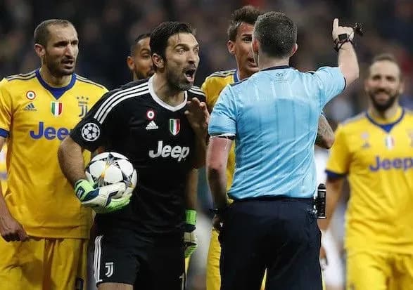 buffona-diskvalifikuvali-na-tri-yevrokubkovi-poyedinki