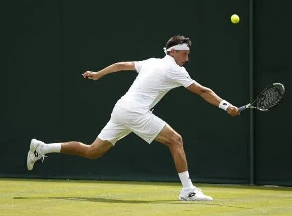 tenisist-stakhovskiy-vigrav-pershiy-poyedinok-na-starti-travyanogo-turniru-v-britaniyi