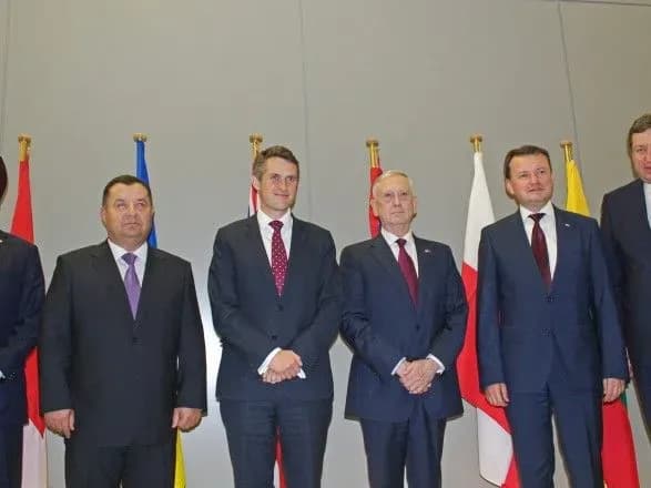 poltorak-zustrivsya-z-ministrami-oboroni-pyati-derzhav-chleniv-nato