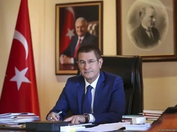 ministr-oboroni-turechchini-zayaviv-scho-s-400-ne-stanovlyat-zagrozi-dlya-ozbroyennya-nato