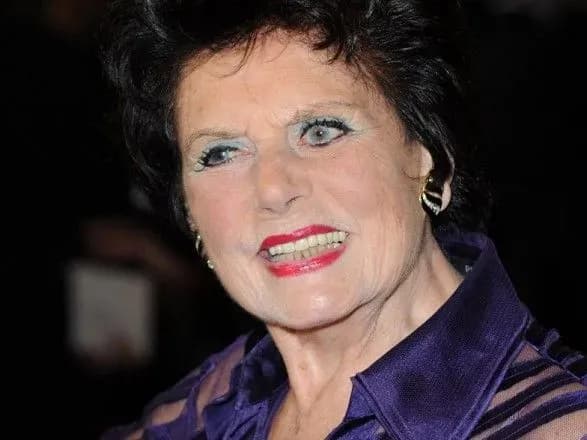 pomerla-aktrisa-yaka-zigrala-pershu-divchinu-dzheymsa-bonda