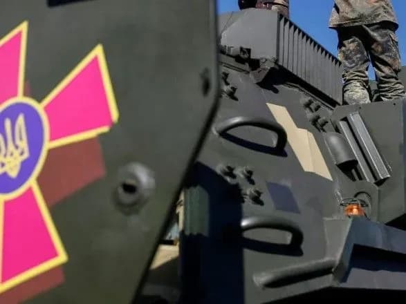 ofitser-zsu-pide-pid-sud-za-zbroyniy-arsenal-iz-zoni-ato