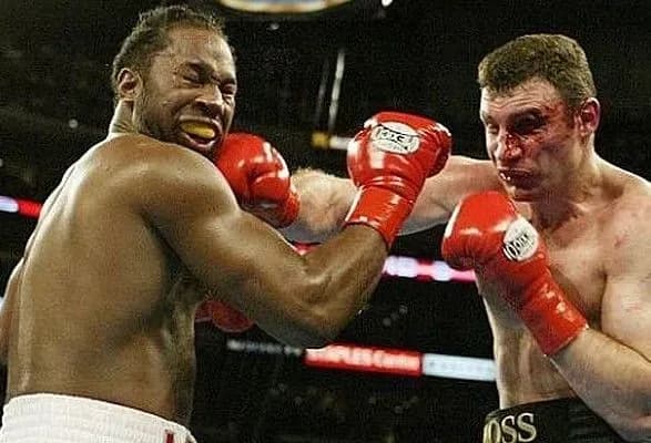 kolishniy-krivdnik-klichka-privitav-ukrayintsya-iz-vklyuchennya-v-zal-bokserskoyi-slavi