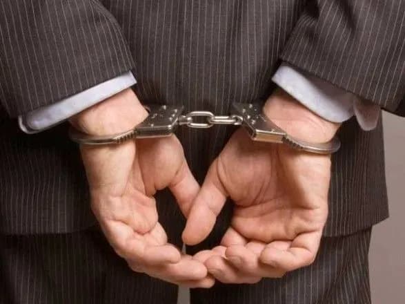 prokuror-i-advokat-popalisya-na-khabari-8-tisyach-dolariv