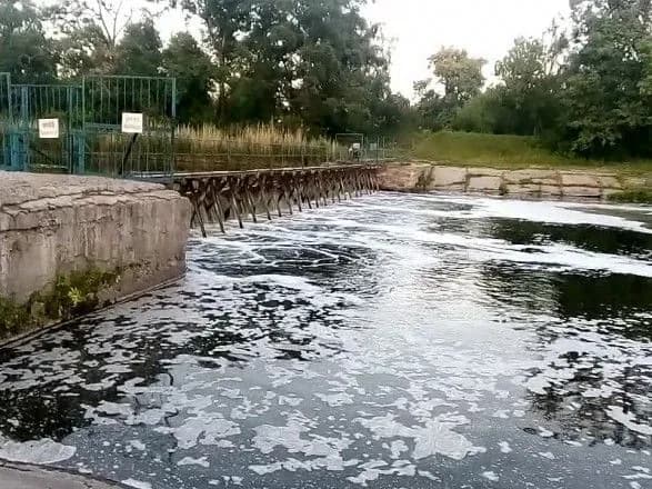 u-kharkovi-dityachi-zabavki-na-grebli-skinchilis-tragediyeyu-utopivsya-khlopchik