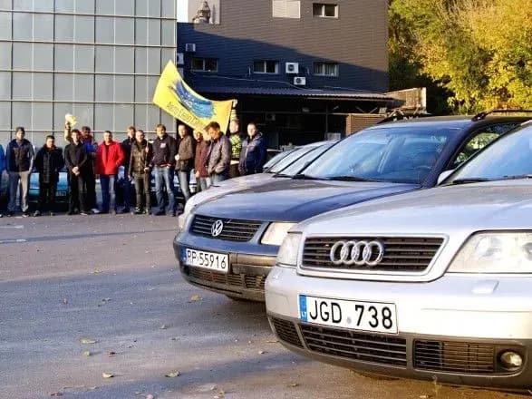 parlamentari-pridumali-yak-virishiti-problemu-yevroblyakh