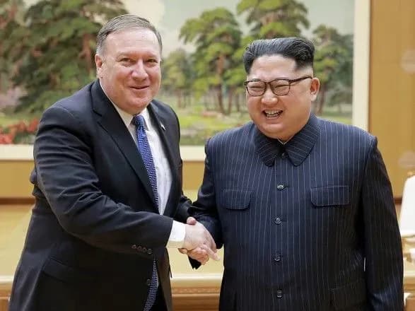 zmi-diznalisya-pro-reaktsiyu-kim-chen-ina-na-zhart-pompeo-pro-yogo-vbivstvo