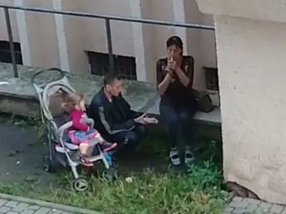 u-lvovi-zhinka-yaka-vzhivala-narkotiki-pri-dvorichniy-ditini-zaplatit-shtraf-34-grivni