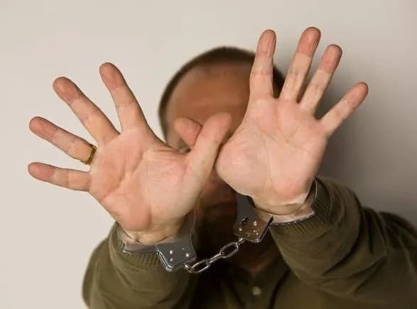 dvokh-molodikiv-suditimut-za-pobittya-viyskovikh-u-mariupoli