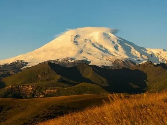u-rosiyi-zatopilo-yedinu-dorogu-na-elbrus