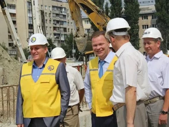 zabudovnik-odin-budivelnik-daye-robotu-5-7-sumizhnikam