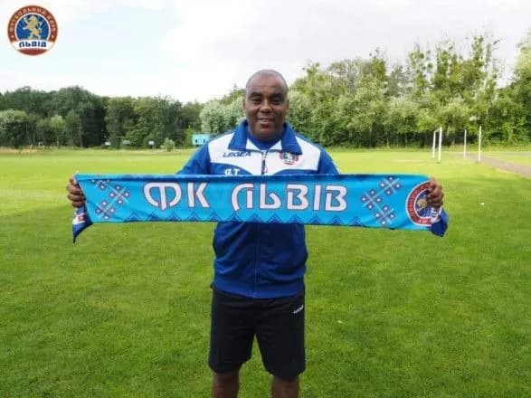 brazilskiy-trener-poobitsyav-vivesti-novachka-upl-u-triyku-prizeriv