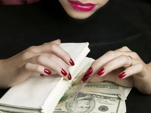 turoperator-z-rivnogo-oshukala-gromadyan-na-80-tisyach-dolariv-politsiya