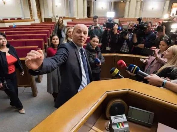 zhurnalisti-napisali-list-parubiyu-schodo-zmini-roboti-zmi-v-radi