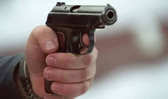 pid-kiyevom-nevidomi-z-travmatichnoyi-zbroyi-poranili-cholovika