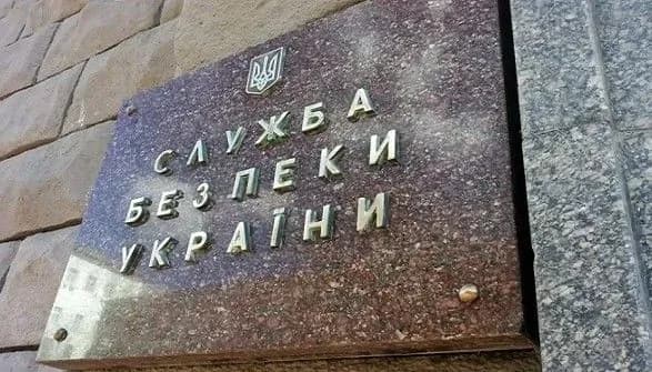 dvoye-politseyskikh-pograbuvali-pidpriyemtsya-na-pivmilyona-griven-sbu