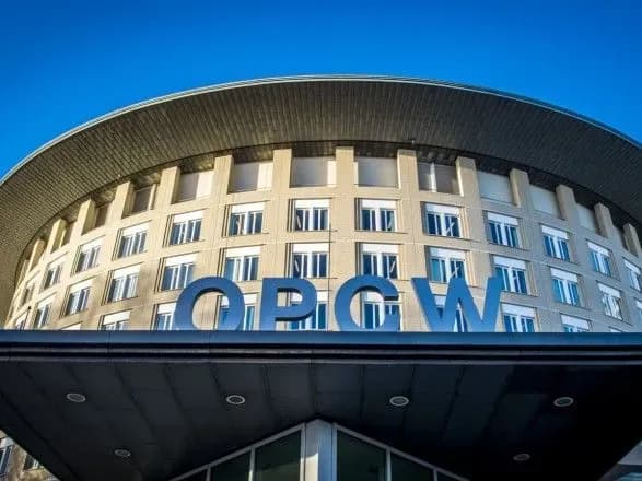 mzs-britaniyi-eksperti-ozkhz-vidvidayut-eymsberi-dlya-pidtverdzhennya-tipu-otruynoyi-rechovini