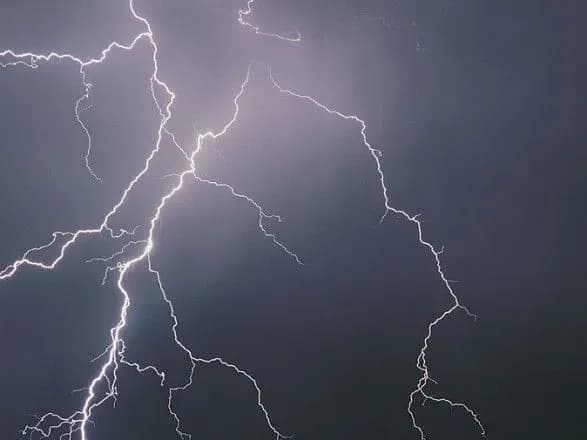 na-skhodi-i-v-karpatakh-zavtra-ochikuyutsya-doschi-ta-grozi