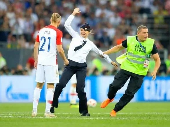 sud-zaareshtuvav-na-15-dib-uchasnikiv-pussy-riot-ta-lidera-art-grupi-viyna