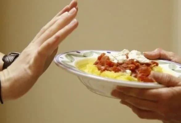 dnipryani-vse-chastishe-truyatsya-neyakisnoyu-yizheyu-ponad-1-5-tis-vipadkiv-z-pochatku-roku