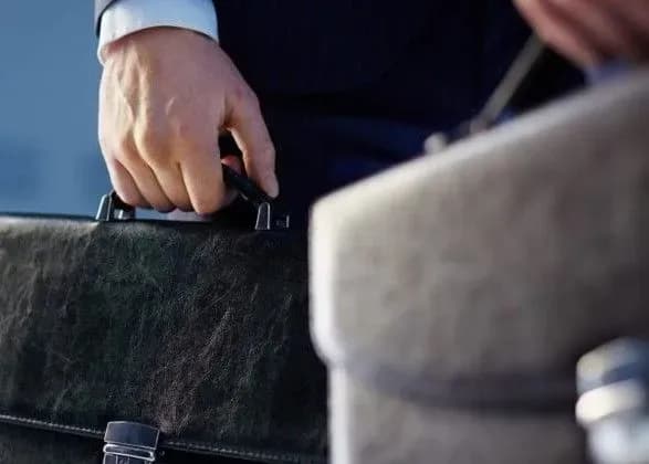 kabmin-zaboroniv-zakhmarni-premiyi-u-derzhkompaniyakh-pislya-skandalu-z-naftogazom