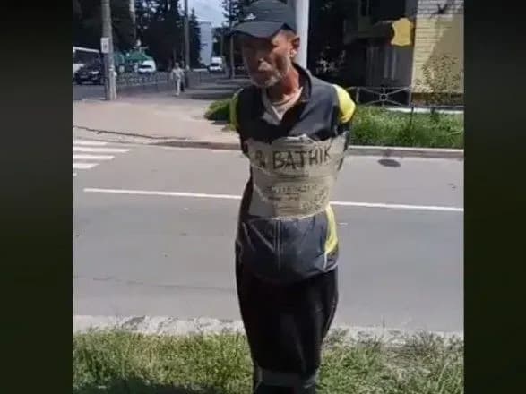 u-chernigovi-cholovika-privyazali-do-stovpa-vidkrito-provadzhennya