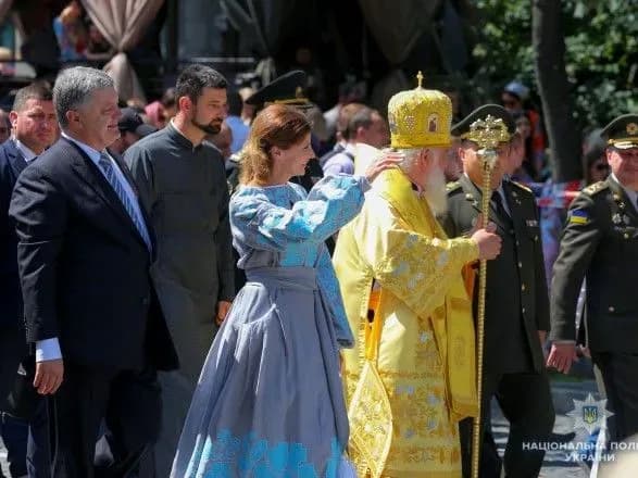 politsiya-zakhodi-u-mezhakh-khodi-za-yedinu-pomisnu-tserkvu-proyshli-spokiyno