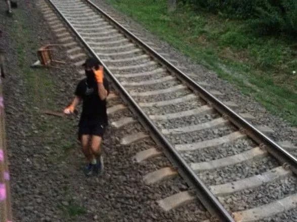 cherez-zupinku-zlovmisnikami-stolichnoyi-elektrichki-vidkrito-provadzhennya