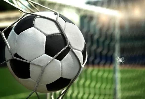 tsogorich-dlya-ditey-khersonschini-vzhe-zbuduvali-10-futbolniy-mini-poliv