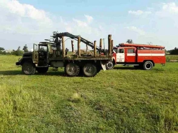 na-zhitomirschini-z-tsisterni-azs-vryatuvali-korovu