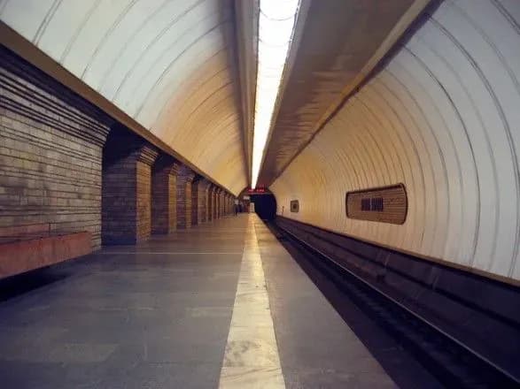 u-kiyevi-khochut-pereymenuvati-bulvar-metro-i-arku-druzhbi-narodiv