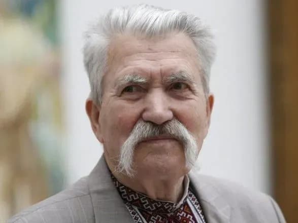 lukyanenko-zamist-tolstogo-kiyani-zaproponuvali-pereymenuvati-ploschu