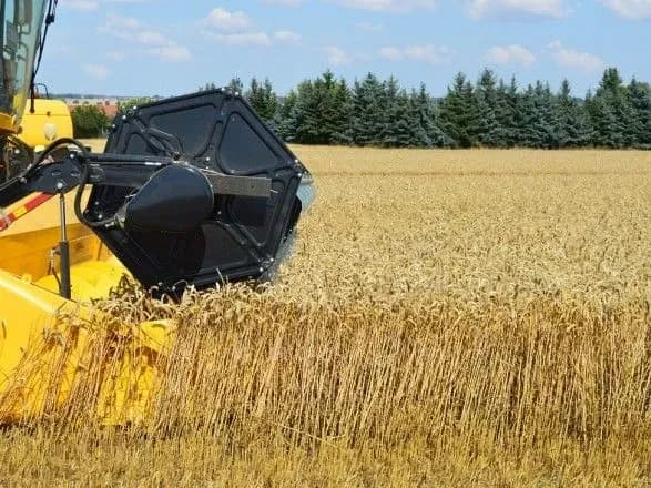 agrariyi-prodovzhuyut-zhniva-namolocheno-28-6-mln-tonn-zerna