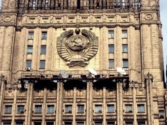 mzs-rf-vruchilo-notu-protestu-poslu-gretsiyi-i-visilaye-diplomativ