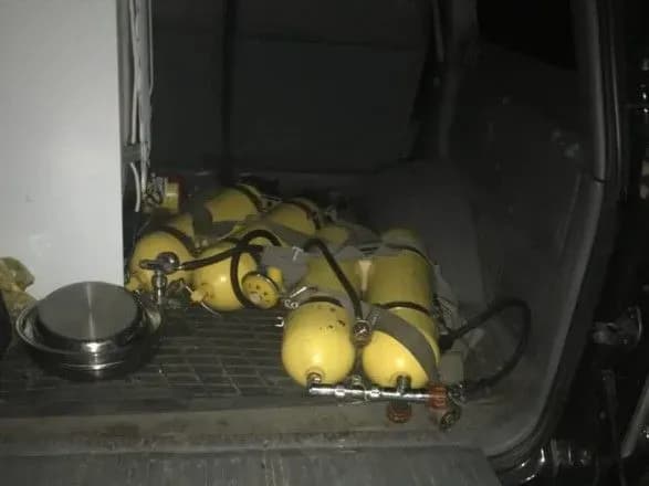 cherez-kordon-na-odeschini-namagalisya-provezti-radioaktivni-akvalangi