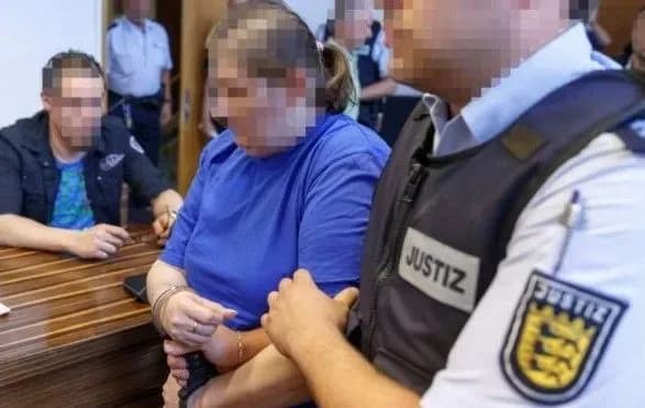 nimetska-para-cherez-internet-prodala-sina-pedofilam