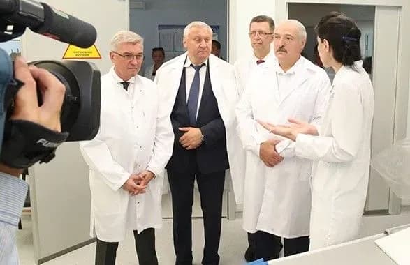 lukashenko-bog-nas-berezhe-za-rakhunok-diktaturi-i-avtoritarizmu