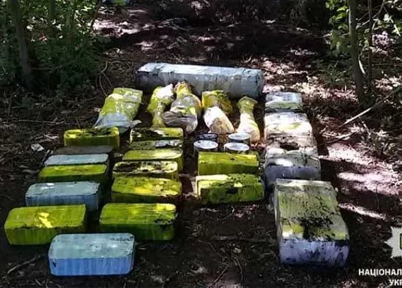 na-dnipropetrovschini-znayshli-arsenal-zbroyi-ta-vibukhivki