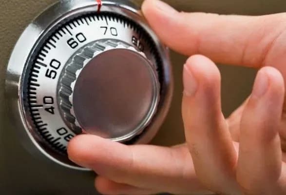 na-lvivschini-16-richniy-onuk-vkrav-u-babusi-z-seyfu-7-tisyach-yevro