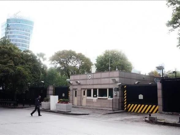 zatrimano-2-pidozryuvanikh-v-obstrili-dipmisiyi-ssha-v-ankari