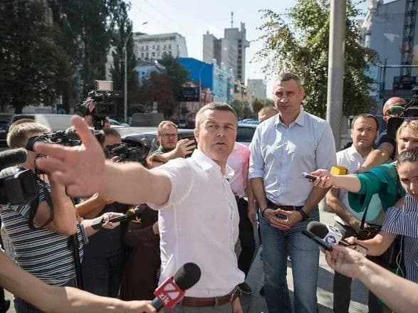 klichko-pereviriv-yak-vidremontuvali-poshkodzhenu-pislya-negodi-proyizhdzhu-chastinu-vulitsi-antonovicha