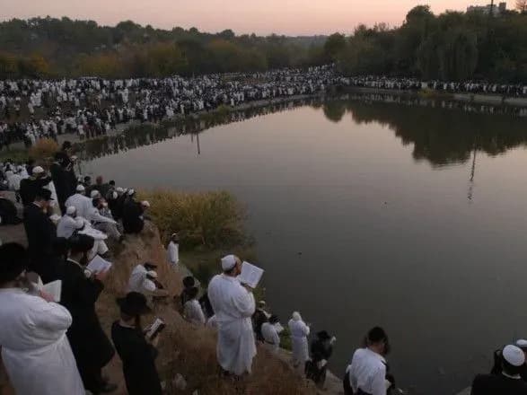 prikordonna-sluzhba-gotuyetsya-zustriti-palomnikiv-khasidiv