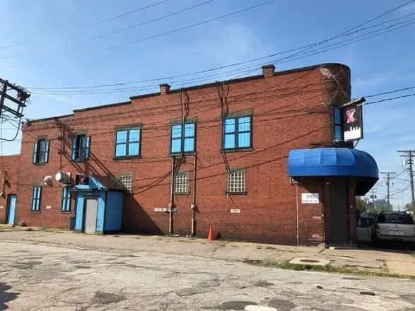 ap-v-nichnomu-klubi-v-ogayo-stalasya-strilyanina-ye-zagibli