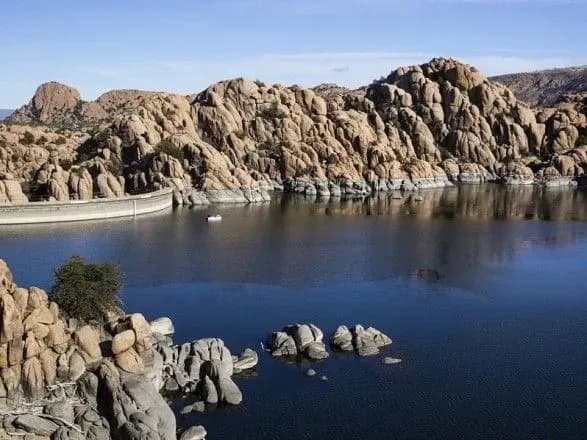 turistichni-chovni-zitknulisya-u-ssha-postrazhdali-13-lyudey