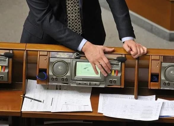 dlya-zakriplennya-u-konstitutsiyi-kursu-na-yes-ta-nato-ye-bilshe-300-golosiv-nardep