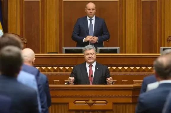 poroshenko-u-veresni-napravit-do-vr-svoye-schorichne-zvernennya-do-deputativ