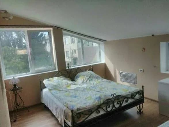 v-ochikuvanni-khasidiv-tsini-na-orendu-zhitla-v-umani-syagnuli-dvokh-tisyach-dolariv