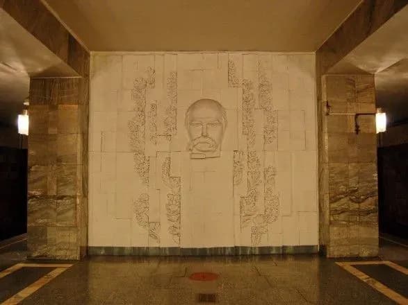 odin-iz-vikhodiv-z-metro-na-podoli-zakriyut-do-pochatku-listopada