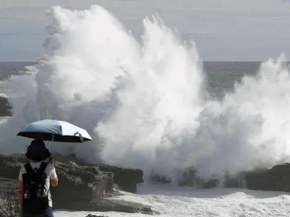 naypotuzhnishiy-za-chvert-stolittya-tayfun-obrushivsya-na-yaponiyu